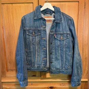 Levi’s Women’s original trucker denim jacket